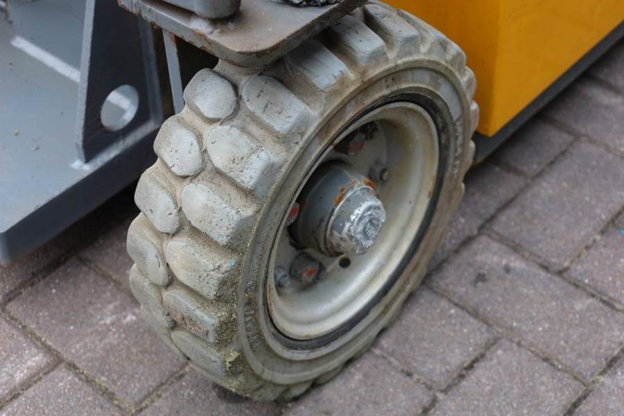 Haulotte STAR 12 Electric, 12m Working Height, 3m Reach, 21 2008 HAULOTTE - STAR 12 - 63297 STAR 12 Electric, 12m Working ...