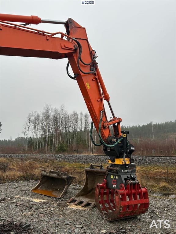 Hitachi ZX190LC-6 crawler excavator with tilt and 2 bucket 2019 22130 ZX190LC-6 crawler excavator with tilt and 2 bucket 2...
