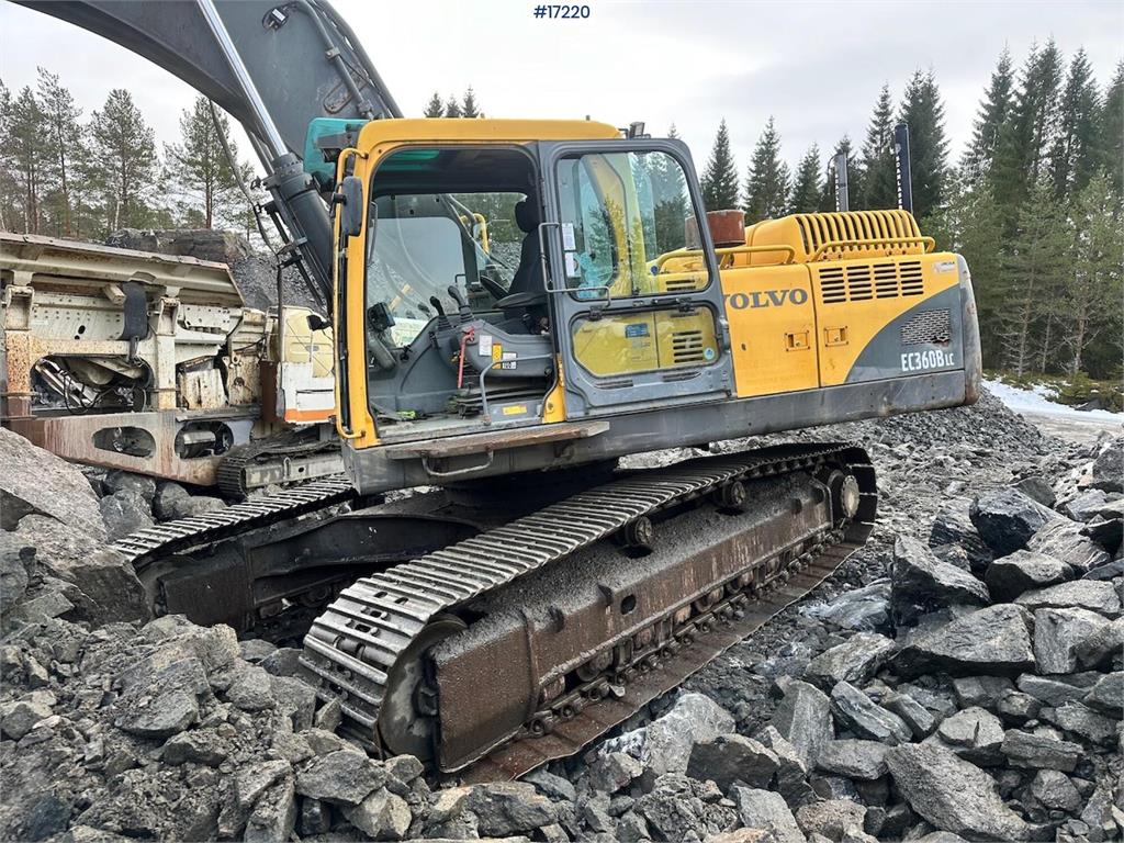 Volvo EC360 BLC Tracked excavator w/ digging bucket and 2004 17220 EC360 BLC Tracked excavator w/ digging bucket and 2004 ...