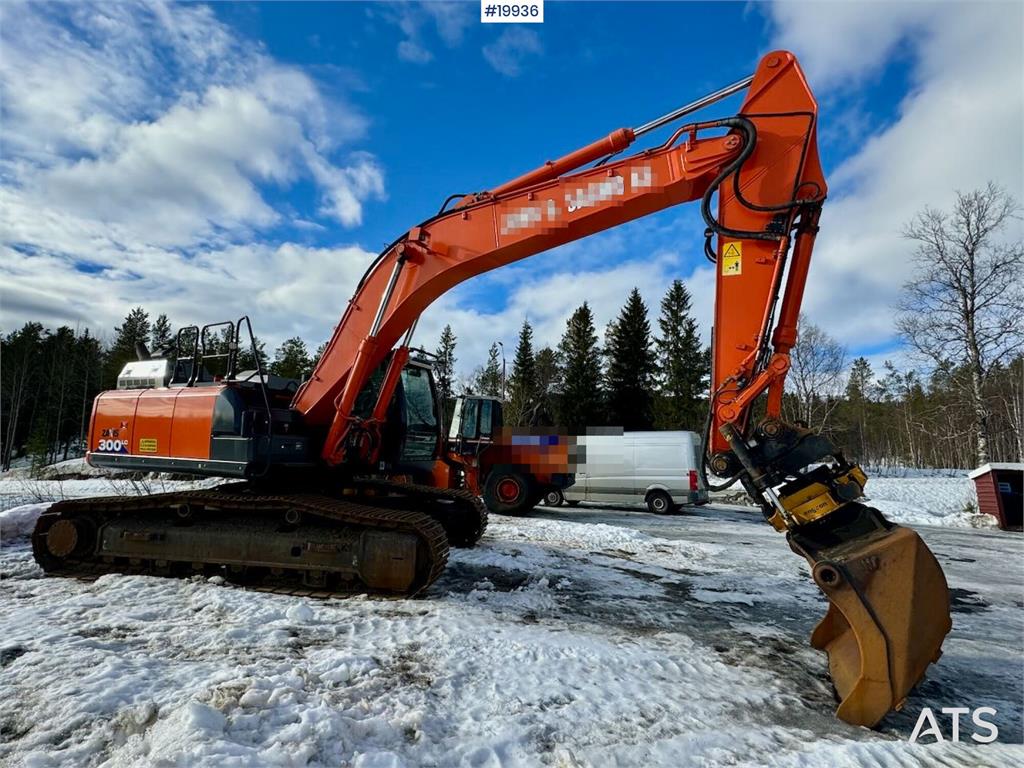 Hitachi ZX300LC-6 Tracked excavator w/ 2 buckets, tilt and 2016 19936 ZX300LC-6 Tracked excavator w/ 2 buckets, tilt and 2...
