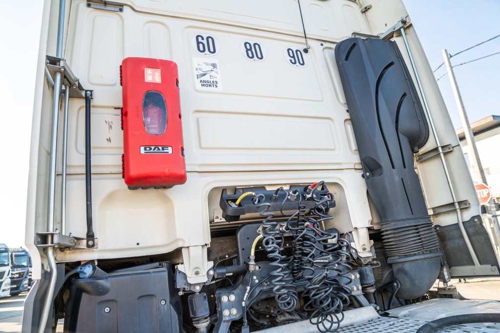 DAF XF 460 + HYDRAULIQUE (50Ton) 2016 E63330 DAF XF 460 + HYDRAULIQUE (50Ton) 2016 1 image 8