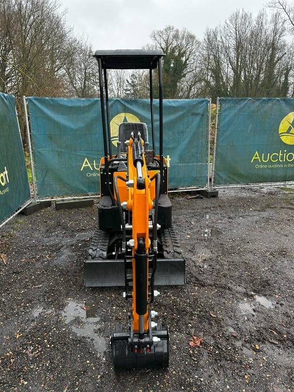 Mini excavator Beartrac HT10 Diesel 9.5 hp 2024 New with thumb 2024 Beartrac HT10 2024 0 image 5