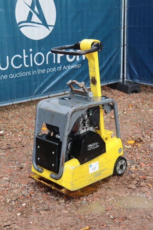 Vibrating plate Wacker Neuson DPU3050 Diesel 4.2kW 2016 2016 Neuson DPU3050 2016 1 image 8