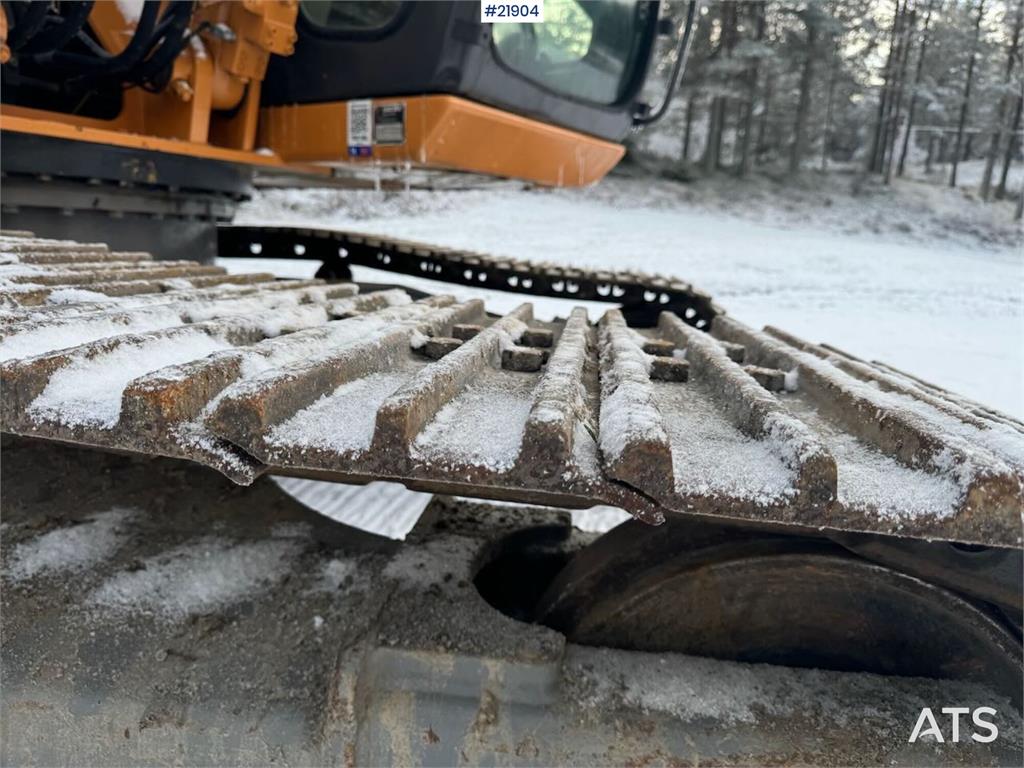 CASE CX210 Tracked Excavator w/ Grading Bucket WATCH VI 2001 21904 CX210 Tracked Excavator w/ Grading Bucket WATCH VI 2001...
