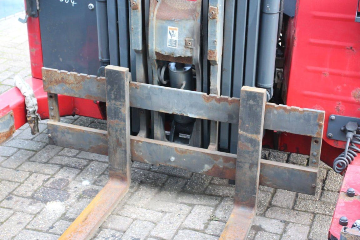 Moffett M4 20.4 Diesel 2000kg Truck-Mounted Forklift 2011 2011 M4 20.4 2011 1 image 9