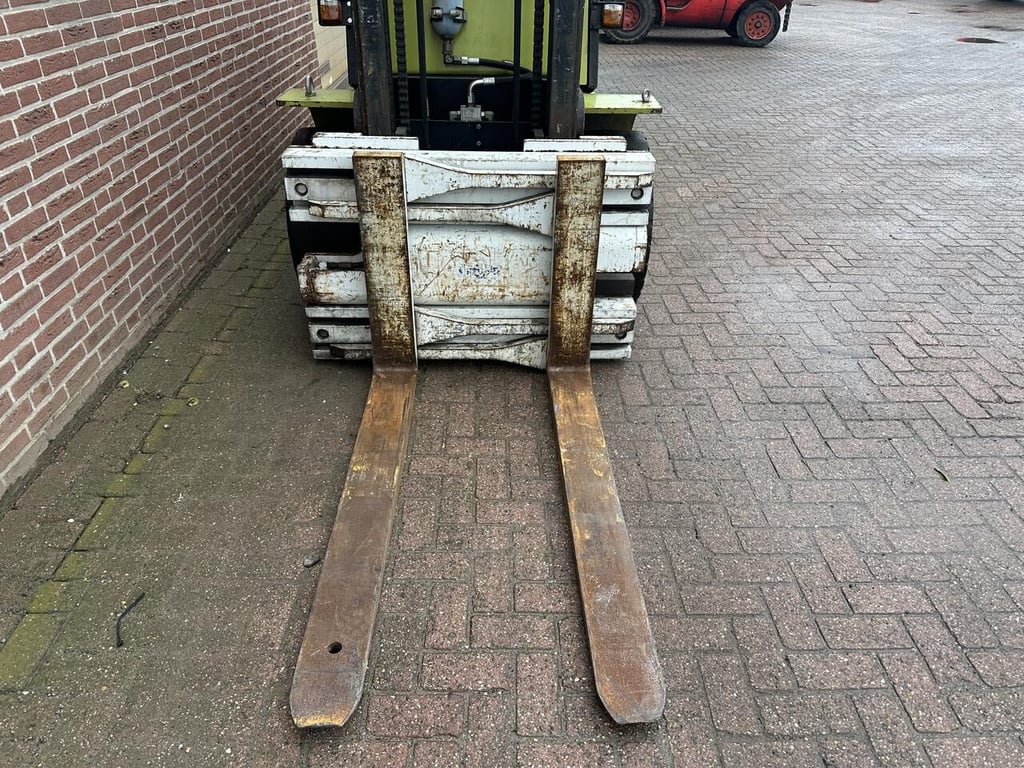 Clark 1999 11777 1999 1 Forklift image 4