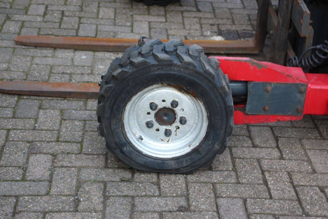 Moffett M4 20.4 Diesel 2000kg Truck-Mounted Forklift 2011 2011 M4 20.4 2011 1 image 12