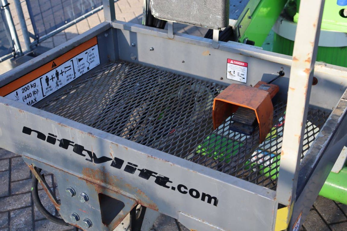 Niftylift HR12NDE Electric + Diesel Articulated Boom Lift 2015 2015 Niftylift HR12NDE 2015 1 image 12