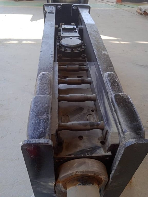 CAT H180GC Hammer (2 pcs available in Abu Dhabi) 2022 ETR-1179 H180GC Hammer (2 pcs available in Abu Dhabi) 2022 1 image 4