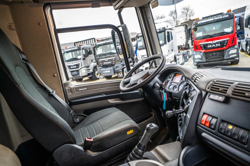 DAF CF 75 360 +ALU MAGYAR 13.500L /4COMP + INTARDER 2012 E65096 DAF 75 360 +ALU MAGYAR 13.500L /4COMP + INTARDER 2012 1 im...