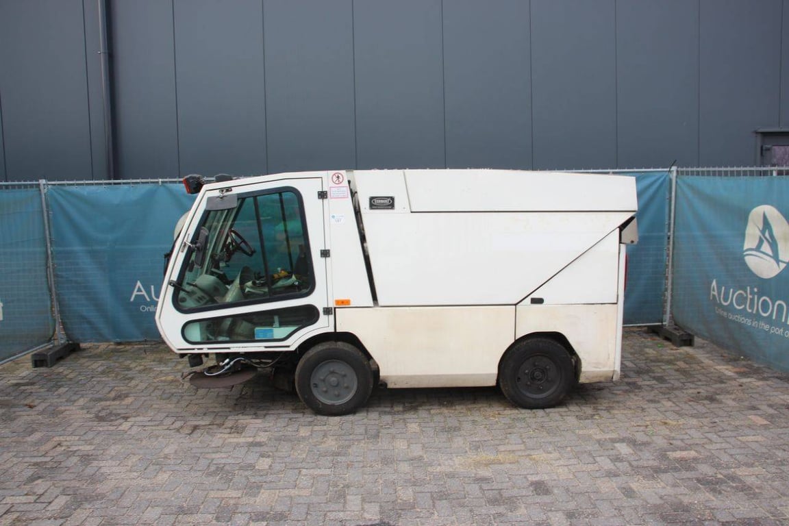 Sweeper HMF 214 Diesel 2007 2007 HMF 214 2007 1 image 2