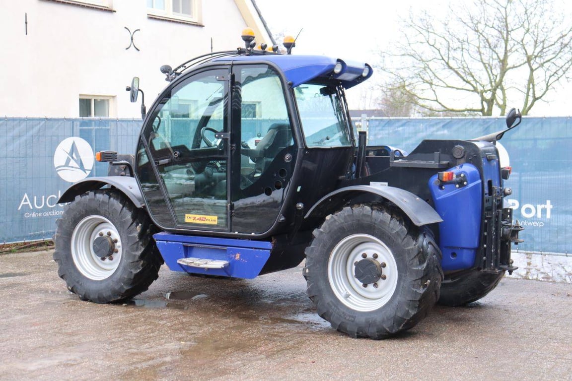 New Holland LM5060 Diesel 88kW 4000kg 7.1m 2011 Telehandler 2011 LM5060 2011 1 image 3