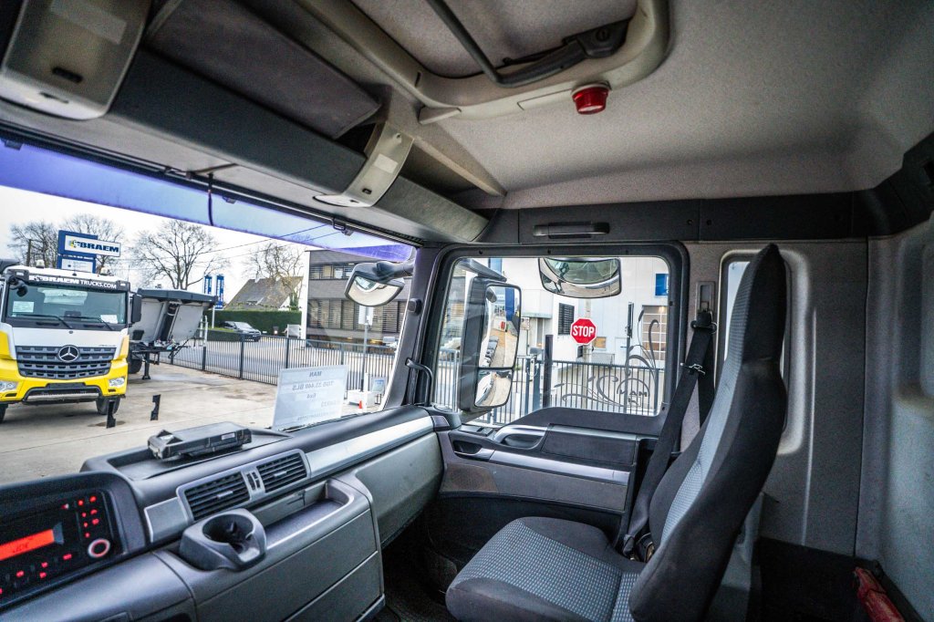 MAN TGS 33.440 BLS - MANUAL - BIG AXLES 2008 E64933 TGS 33.440 BLS - MANUAL - BIG AXLES 2008 1 image 9