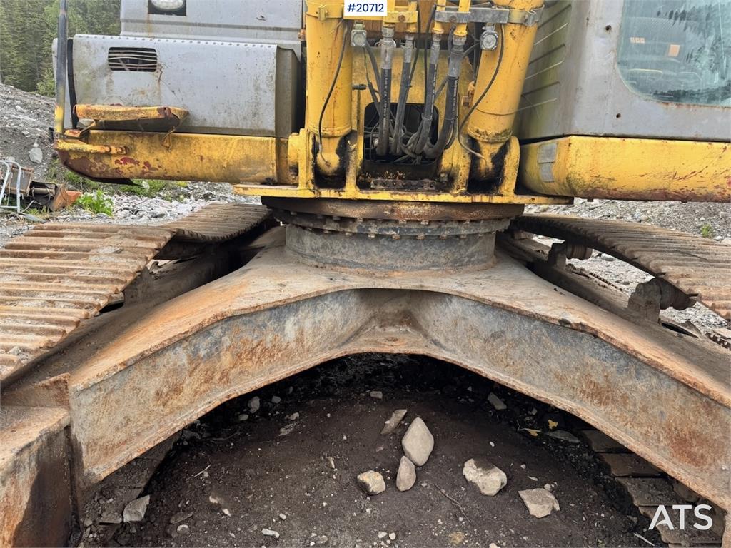 New Holland Kobelco E305B Crawler Excavator w/ Digger Bucket. 2008 20712 Kobelco E305B Crawler Excavator w/ Digger Bucket....