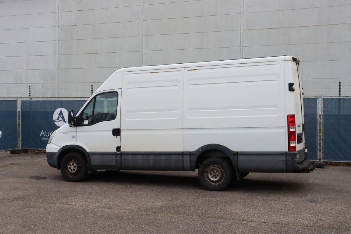 Iveco Daily 35S13 Diesel 2010 Van 2010 Daily 35S13 2010 1 image 4