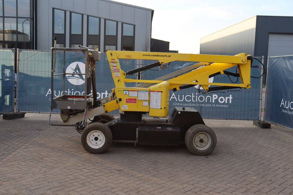 Articulating boom lift Niftylift HR12NDE Diesel 12m 2014 2014 Niftylift HR12NDE 2014 1 image 2