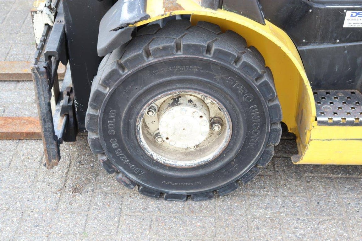 Forklift Yale GLP25VX F2170 LPG 2490kg 2011 2011 GLP25VX F2170 2011 1 Forklift image 13