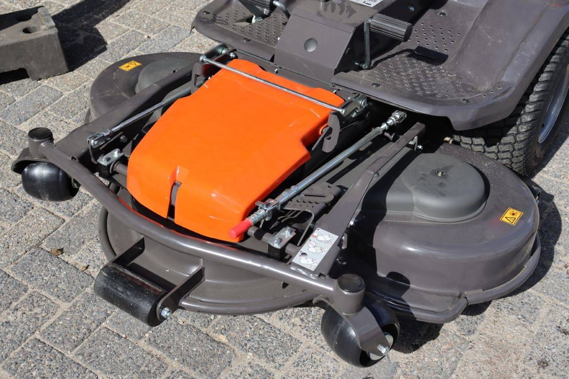Husqvarna P524X Petrol 15.6kW Riding Mower 2024 New 2024 P524X EFI 2024 0 image 10