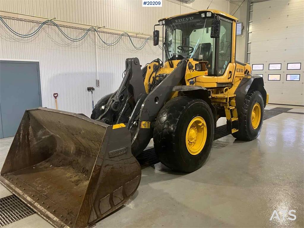 Volvo L70F wheel loader w/ bucket from 2021 2008 20209 L70F wheel loader w/ bucket from 2021 2008 1 Wheel Loaders image 2