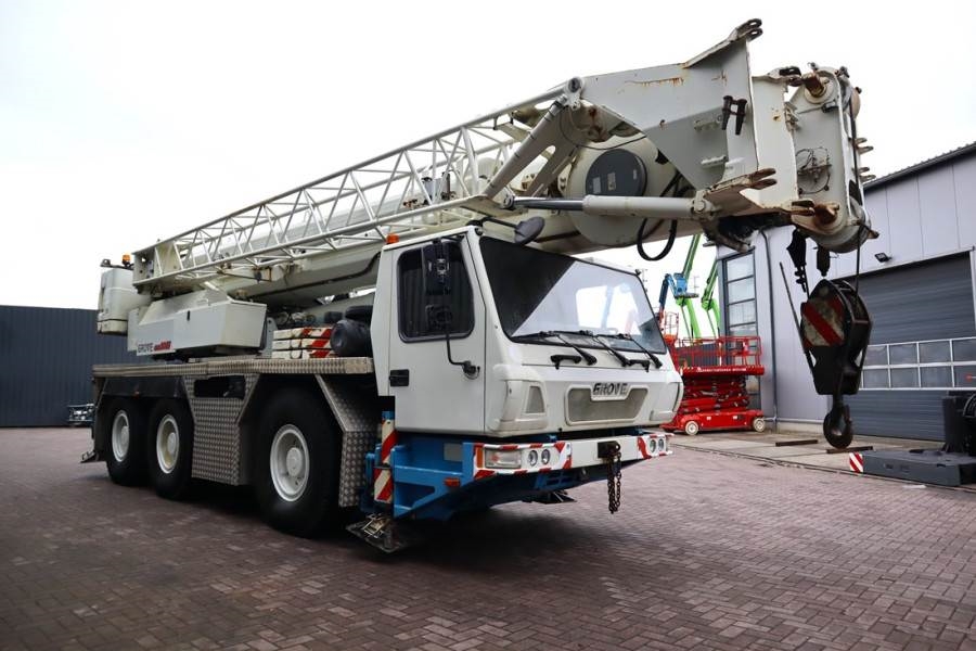 Grove GMK3055 Diesel, 6x6x6, 55t Capacity, 43m Main Boom 2008 GROVE - GMK3055 - 90401 GMK3055 Diesel, 6x6x6, 55t Capacity,...