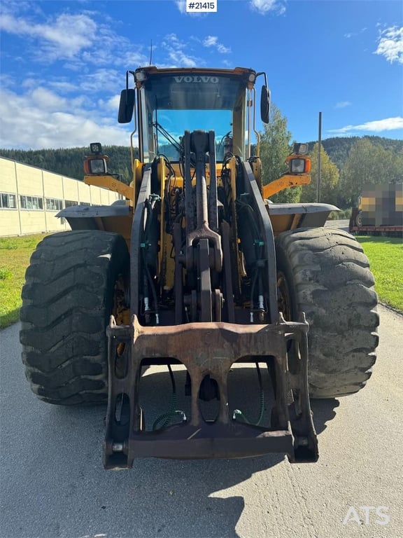 Volvo L110E Wheel Loader w/ Bucket WATCH VIDEO 2004 21415 L110E Wheel Loader w/ Bucket WATCH VIDEO 2004 1 Wheel Loaders im...