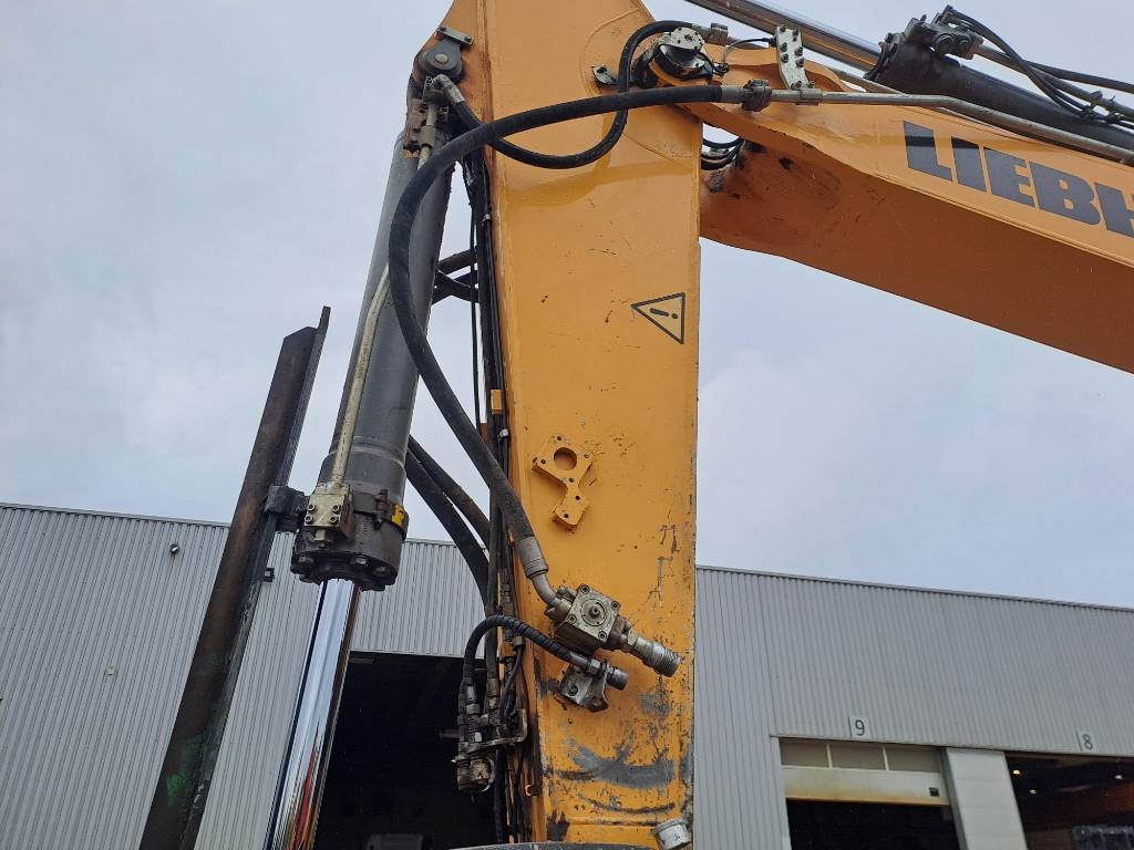 Liebherr R 946 2018 ATR-2045 R 946 2018 1 Crawler Excavators image 8