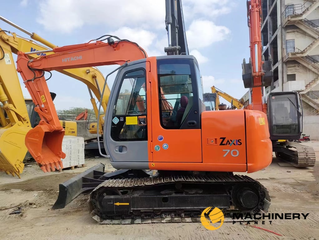 Hitachi ZX70 Mini Crawler Excavator 7 TONS GOOD CONDITION ZX70 2019 1 Crawler Excavators image 4