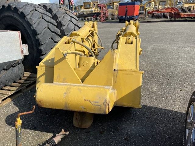 CAT D 8 R Ripper 3718 D 8 R Ripper 1 image 2