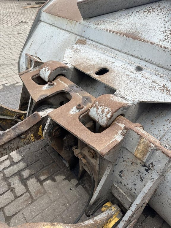 Heavy machinery product image - Image 12 of 15