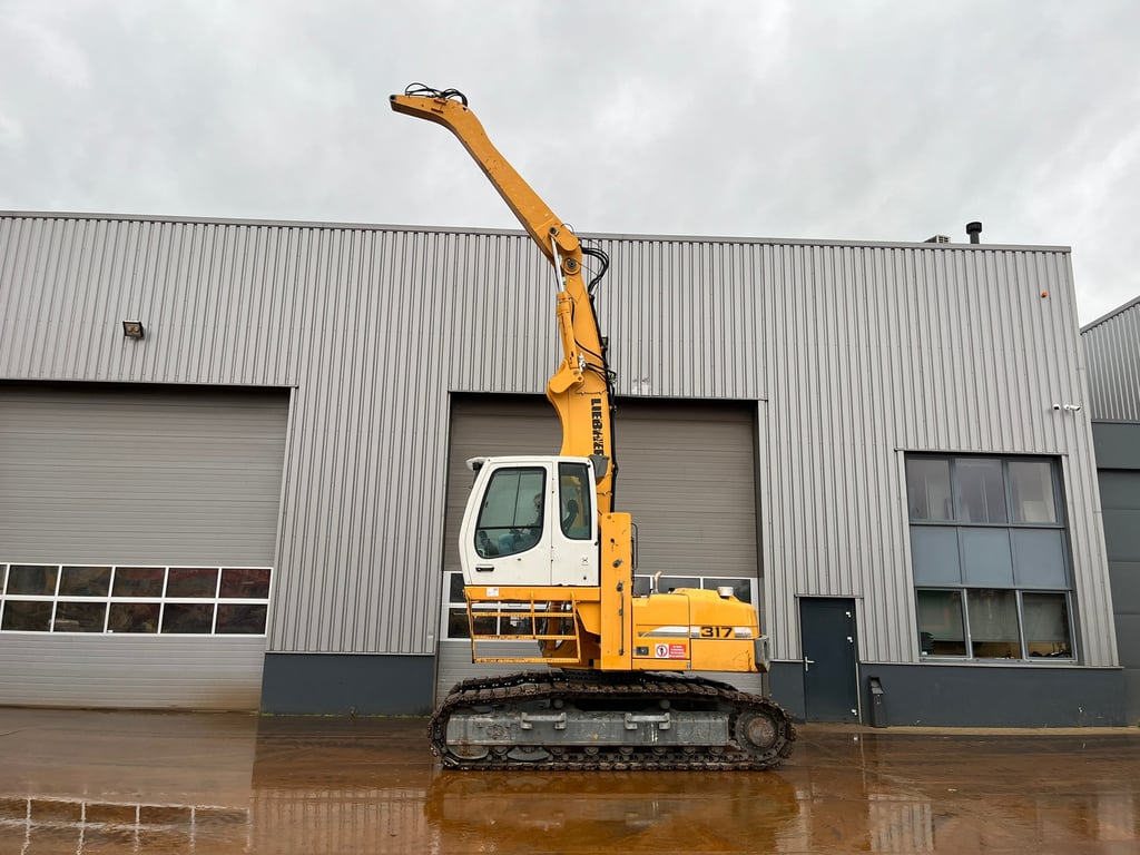 Liebherr R317 Litronic Material Handler 2011 00031683 R317 Litronic Material Handler 2011 1 image 8