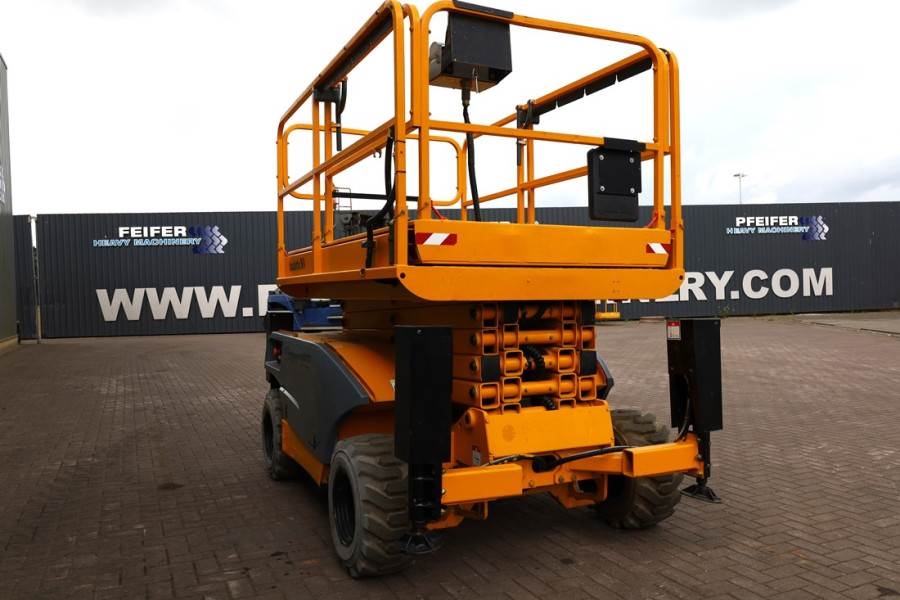 Haulotte Compact 12RTE Electric, 12m Working Height, 450kg 2011 HAULOTTE - Compact 12RTE - 63601 Compact 12RTE Electric, 1...