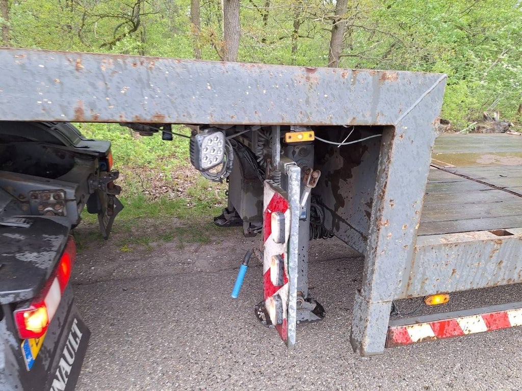 Semi-Low Loader Lintrailers 3 LSDU 18-27 2002 2002 Lintrailers 3 LSDU 18-27 2002 1 image 5