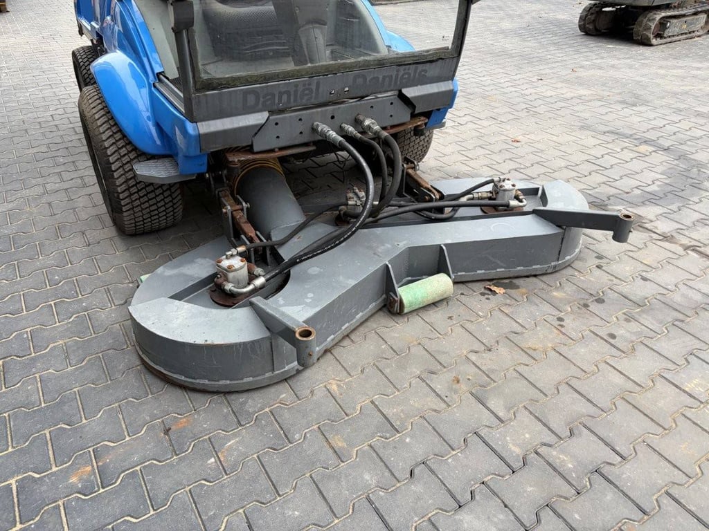 Vandy Diesel Riding Mower 2007 2007 Vandy 2007 1 image 5