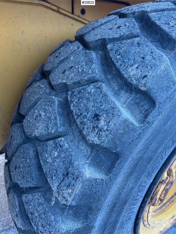 Volvo L110E Wheel Loader with Bucket WATCH VIDEO 2006 21823 L110E Wheel Loader with Bucket WATCH VIDEO 2006 1 Wheel Loader...