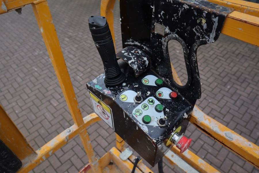 Haulotte Compact 10 Electric, 10m Working Height, 450kg Cap 2011 HAULOTTE - Compact 10 - 61855 Compact 10 Electric, 10m Wo...