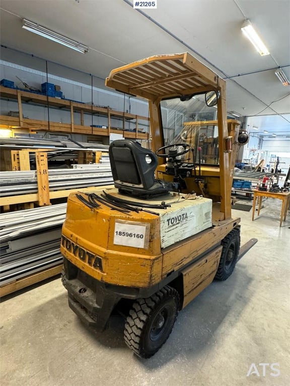 Toyota 3FB25 Electric Forklift 21265 3FB25 Electric Forklift 1 Forklift image 3