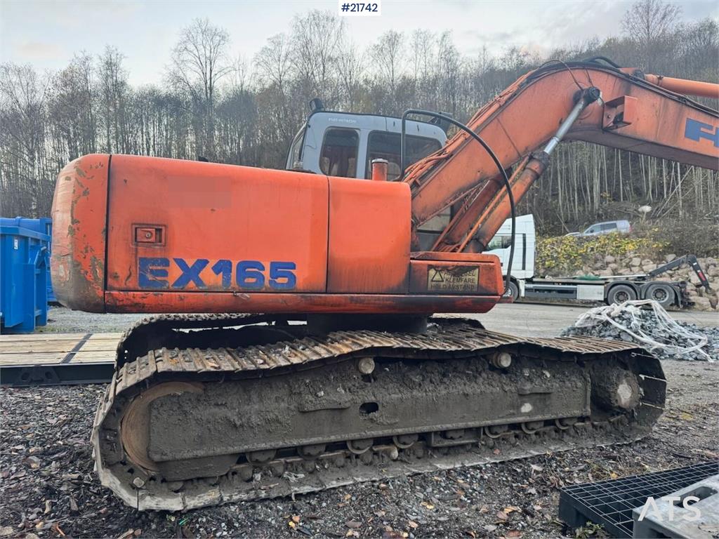 Hitachi EX165 Tracked Excavator with 2 Buckets 1998 21742 EX165 Tracked Excavator with 2 Buckets 1998 1 Crawler Excavators...