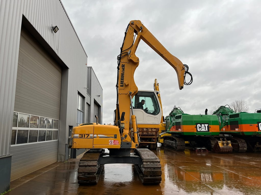 Liebherr R317 Litronic Material Handler 2011 00031683 R317 Litronic Material Handler 2011 1 image 10