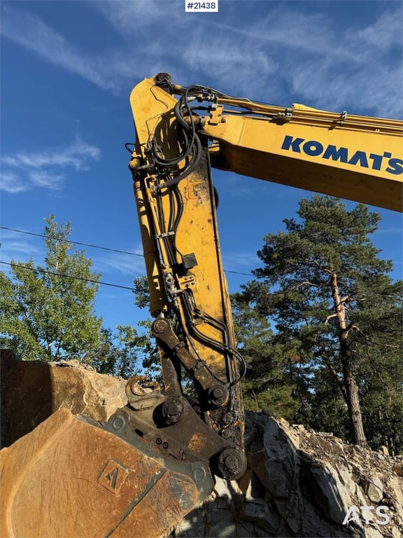Komatsu PC210LC-8 Crawler Excavator w/ 2 Buckets, Tilt and 2013 21438 PC210LC-8 Crawler Excavator w/ 2 Buckets, Tilt and 2...