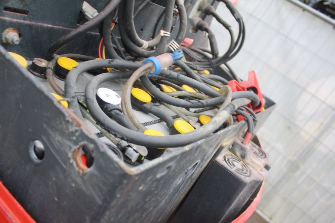 Mast lift ATN Piaf 880R Electric 8.8m 2015 2015 ATN Piaf 880R 2015 1 image 12