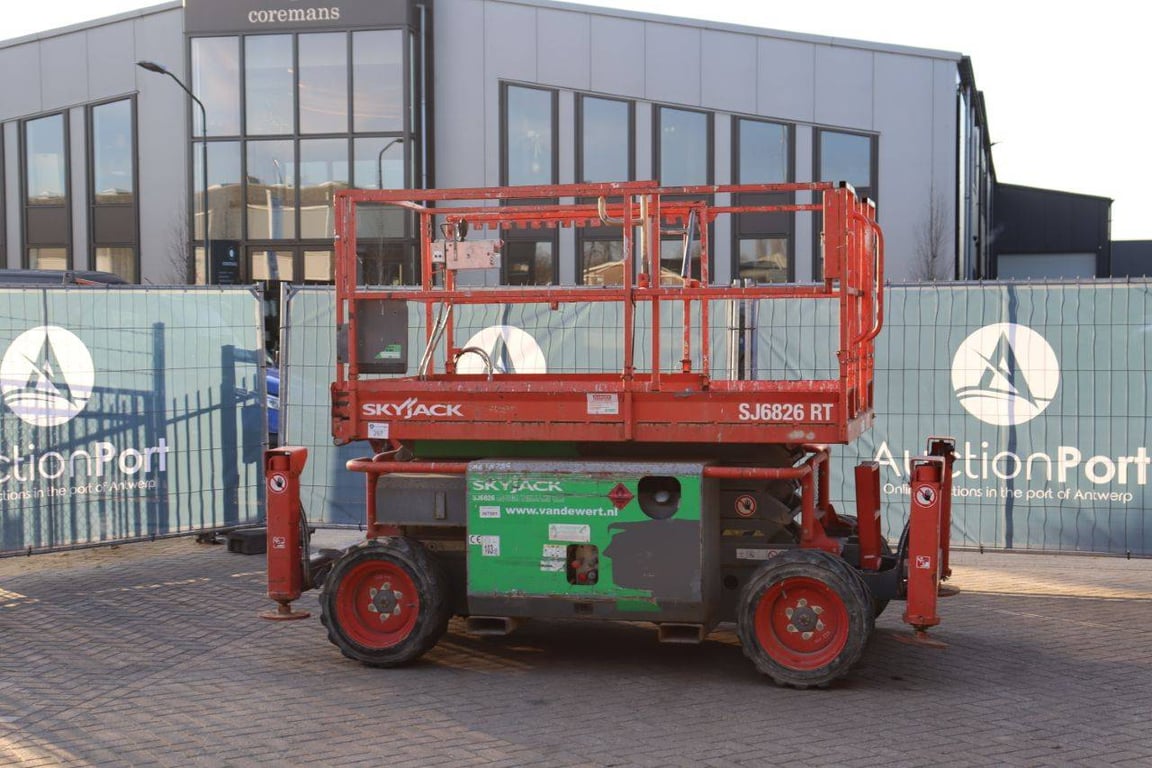 Scissor lift Skyjack SJ6826 RT Diesel 10m 2014 2014 SJ6826 RT 2014 1 Scissor Lifts image 3