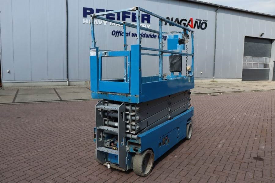 Genie GS2632 Electric, 10m Working Height, Non Marking T 2013 GENIE - GS2632 - 61976 GS2632 Electric, 10m Working Height, ...