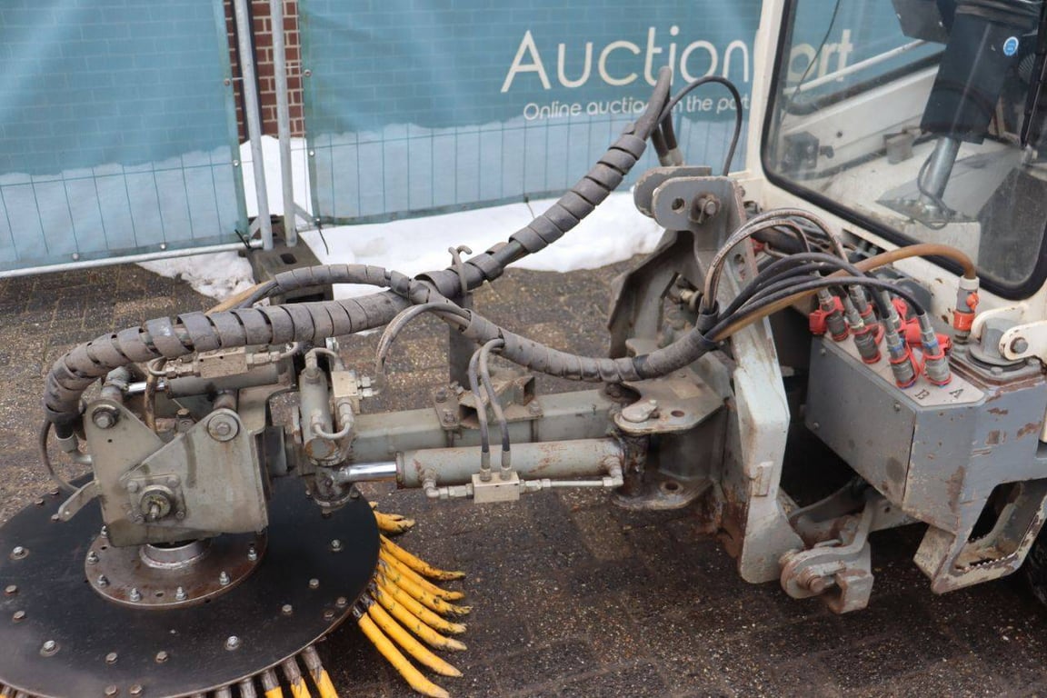 Sweeper Conver C4 Diesel 2016 2016 Conver C4 2016 1 image 13