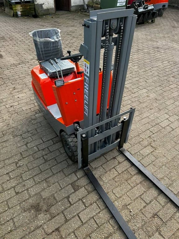 Forklift Freelift CMF05 Electric 500kg New Freelift CMF05 0 Forklift image 3
