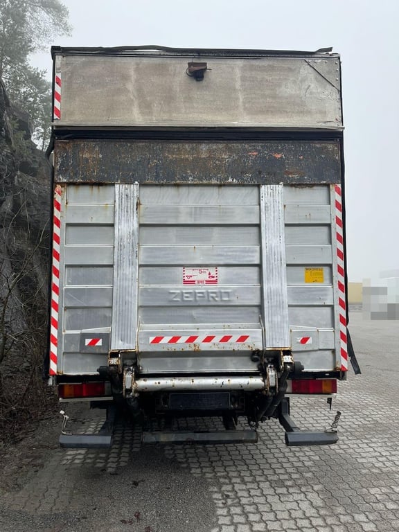 Iveco Stralis 360 4x2 box truck with full side opening. 2015 22007 Stralis 360 4x2 box truck with full side opening. 2015 ...