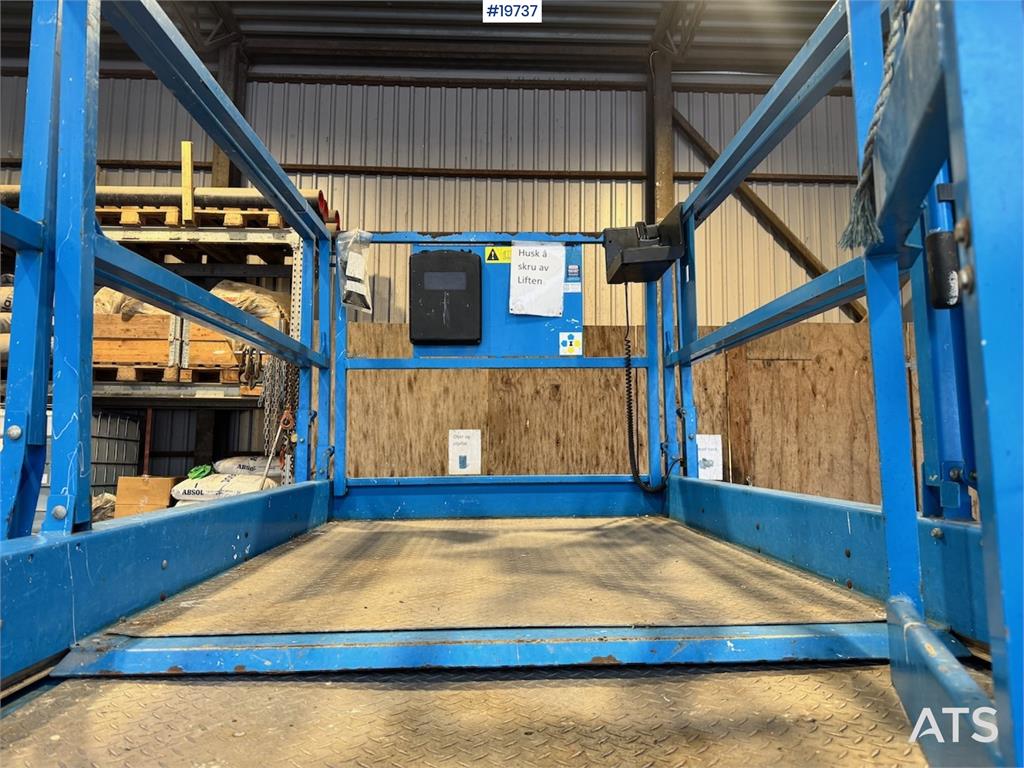 Genie GS3268 Scissor Lift. 1010 hours! 2008 19737 GS3268 Scissor Lift. 1010 hours! 2008 1 image 10