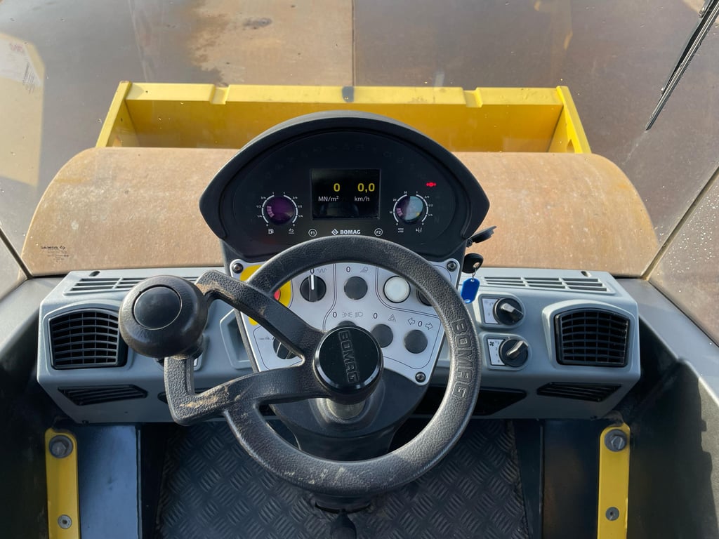 Heavy machinery product image - Image 13 of 15