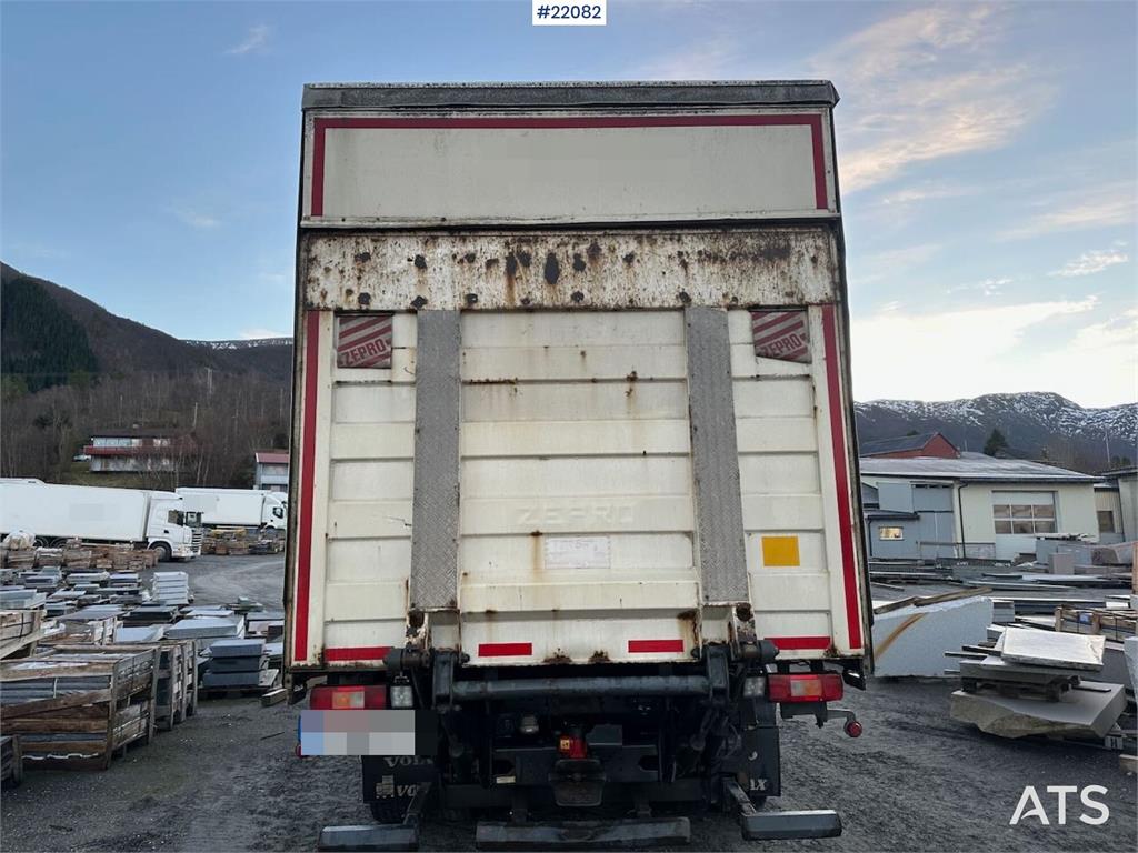 Volvo FH16 700 Tandem Box Truck with Lift and Onspot 2011 22082 FH16 700 Tandem Box Truck with Lift and Onspot 2011 1 image 8