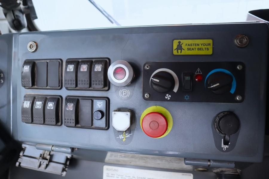 Sandvik LH410 Diesel, 4x4 Drive, 10t Capacity, Tilting Buc 2010 SANDVIK - LH410 - 30083 LH410 Diesel, 4x4 Drive, 10t Capac...