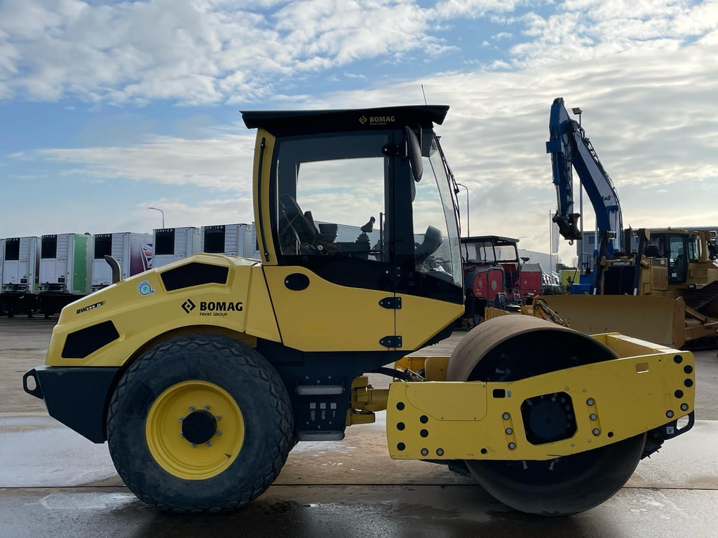 Heavy machinery product image - Image 5 of 15
